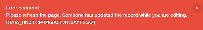 Captura de pantalla: Se muestra el mensaje de error "Error. Actualice la página. Alguien ha actualizado el registro mientras usted editaba.